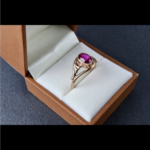 Elegant Gold and Ruby Ring sz 9.25 - Picture 7 of 10